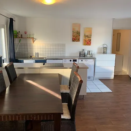 Apartment Easy Travel: Central In *
