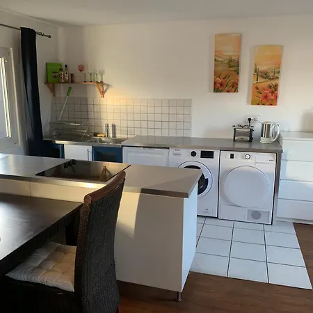 Apartment Easy Travel: Central In *