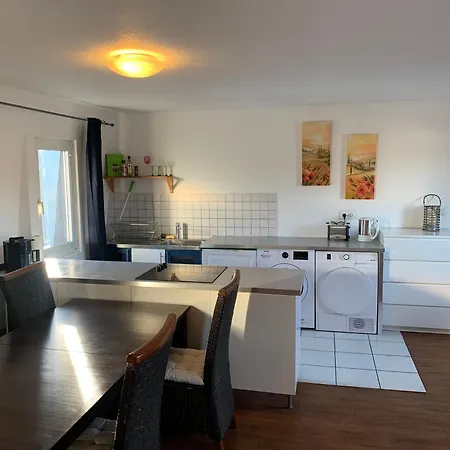 Easy Travel: Central In Apartment Krefeld